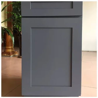 ग्रे शेकर किचन कैबिनेट्स